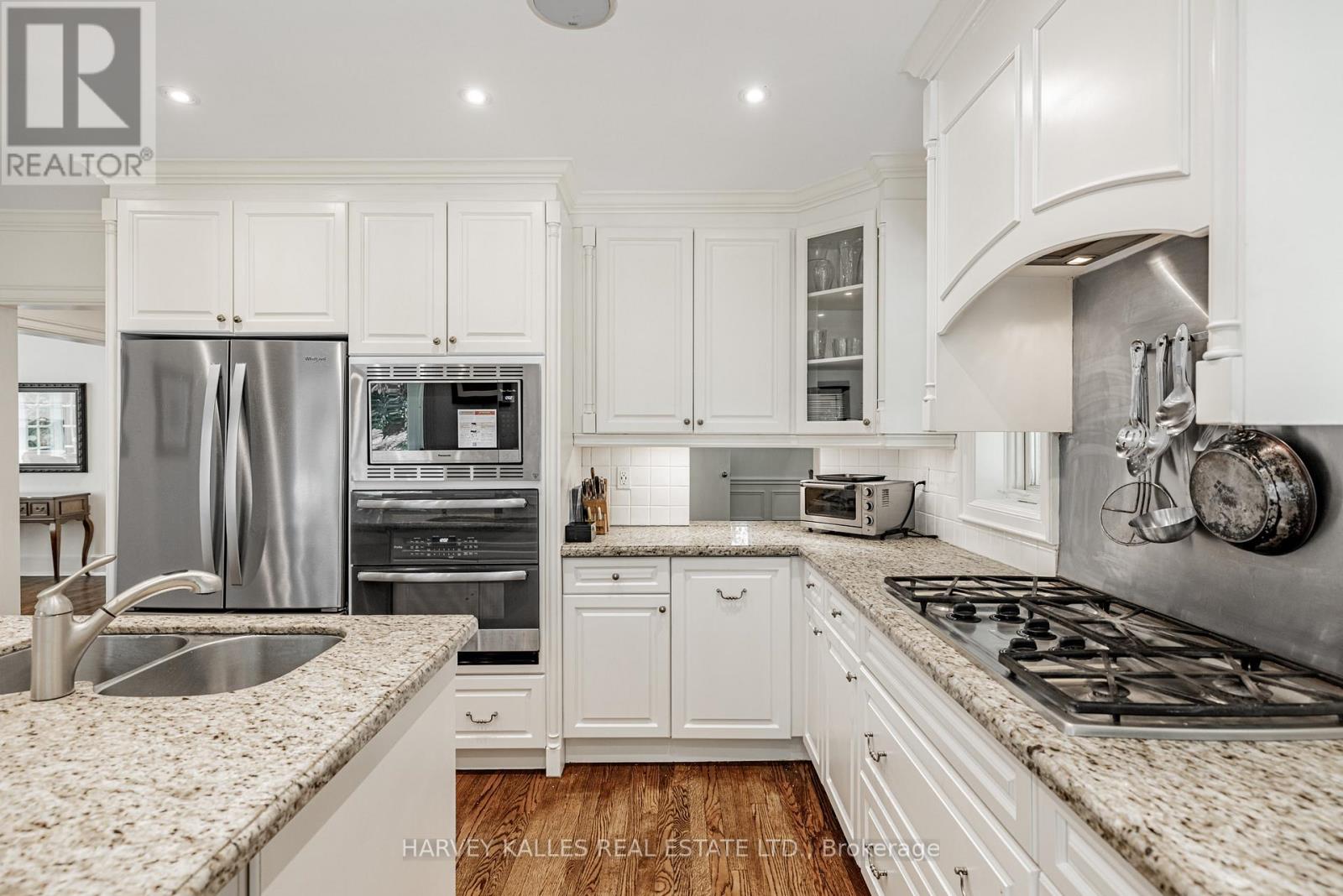 42 Brookfield Road, Toronto, Ontario  M2P 1A9 - Photo 17 - C13048280