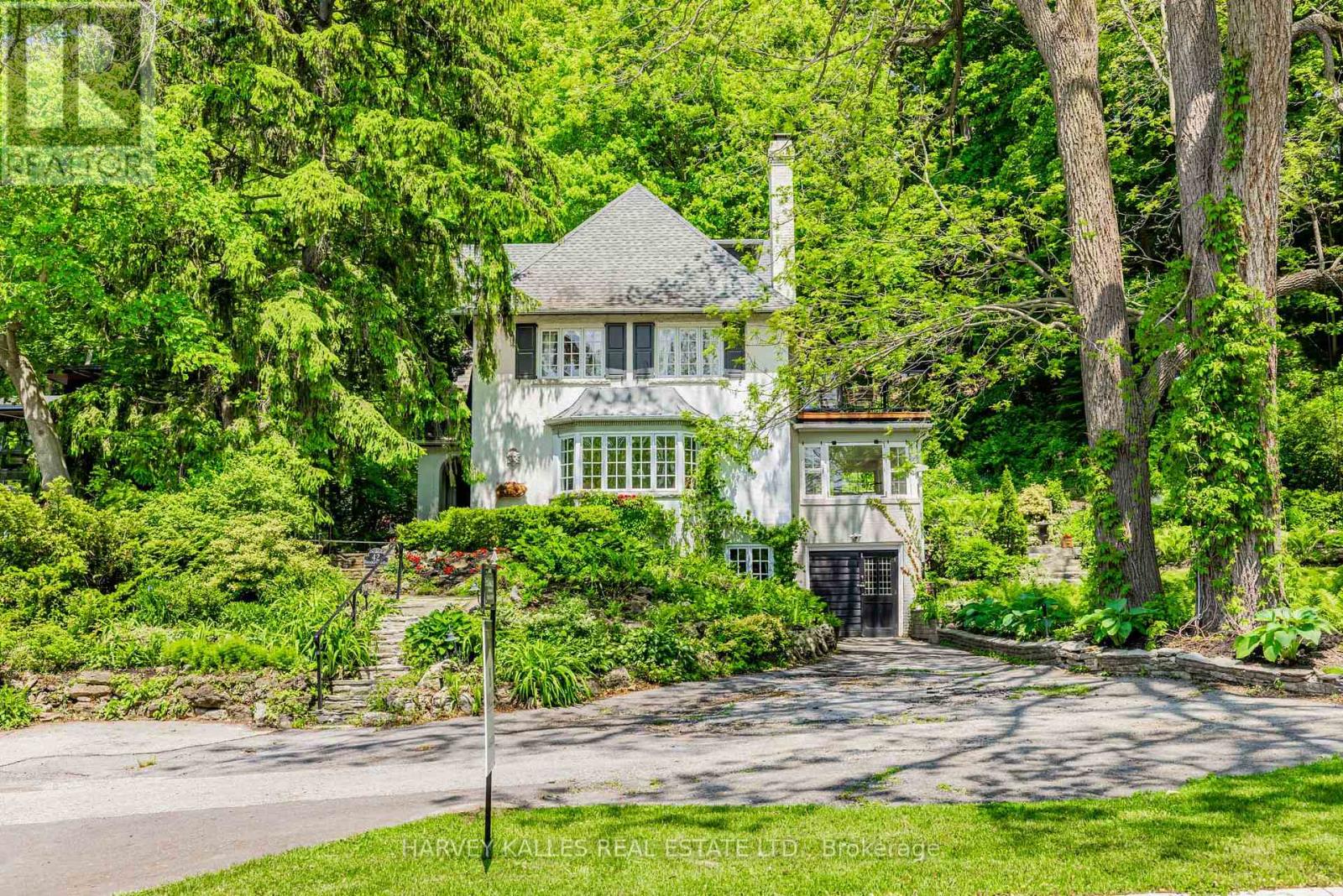 42 Brookfield Road, Toronto, Ontario  M2P 1A9 - Photo 2 - C13048280