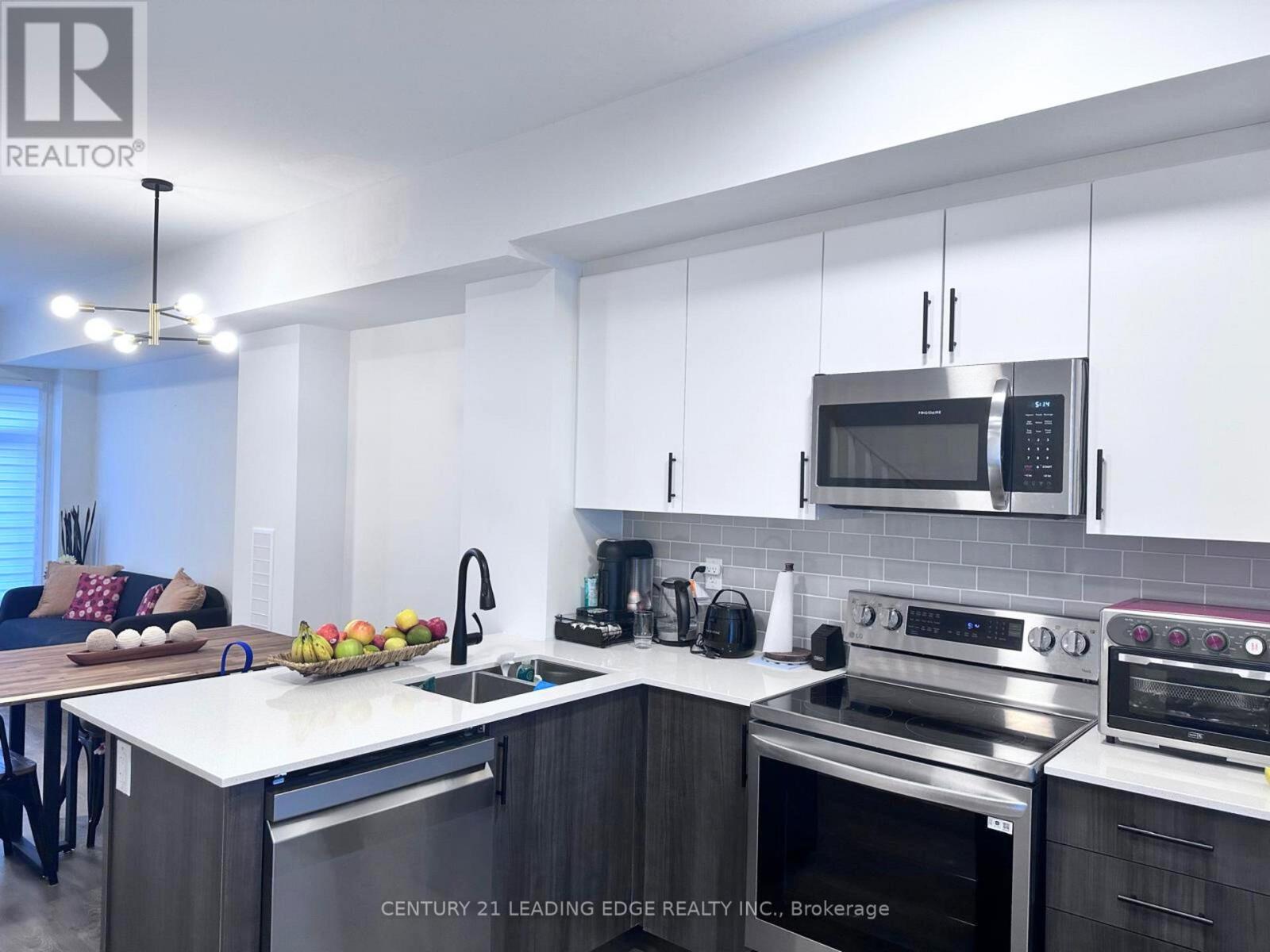 Room 5 - 9 Spruce Pines Crescent, Toronto, Ontario  M4A 0A9 - Photo 10 - C13048296