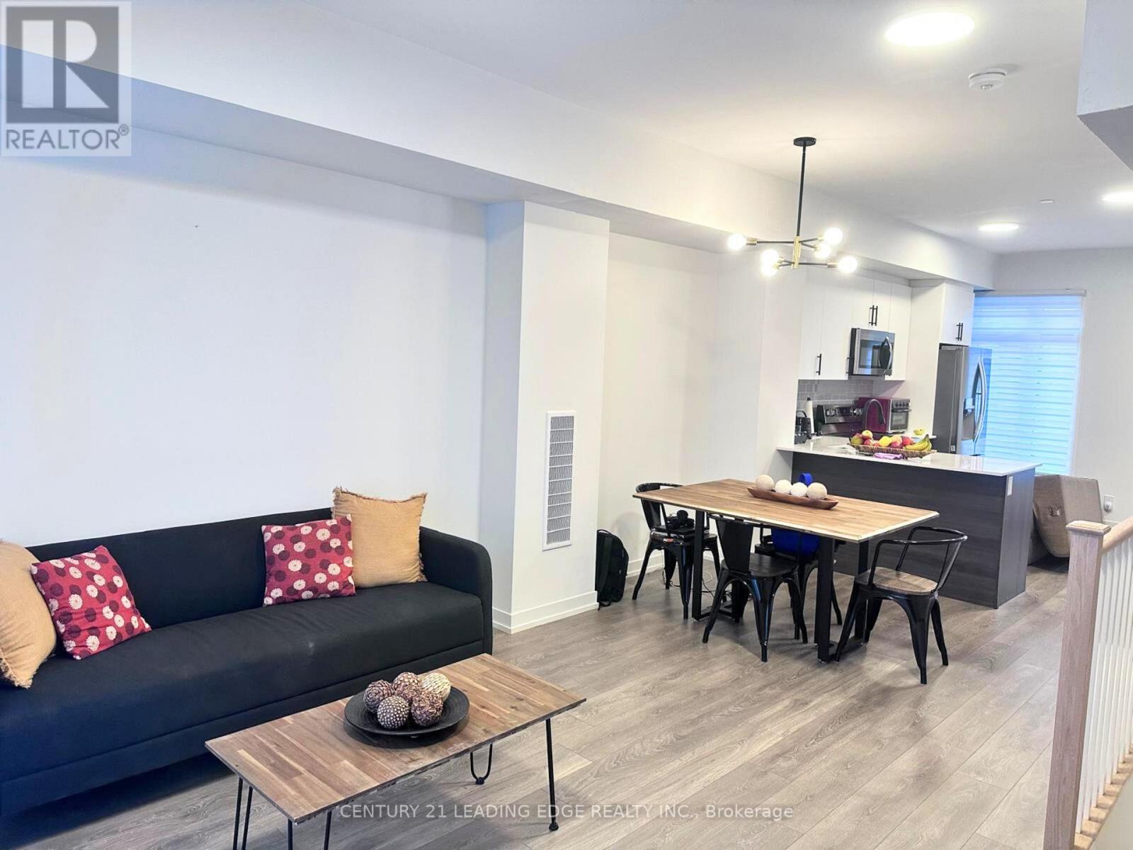 Room 5 - 9 Spruce Pines Crescent, Toronto, Ontario  M4A 0A9 - Photo 8 - C13048296