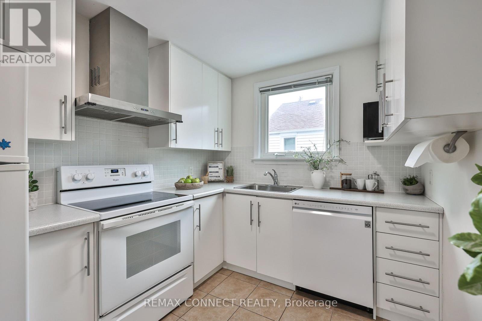 101 Phillip Avenue, Toronto, Ontario  M1N 3R3 - Photo 4 - E13048244