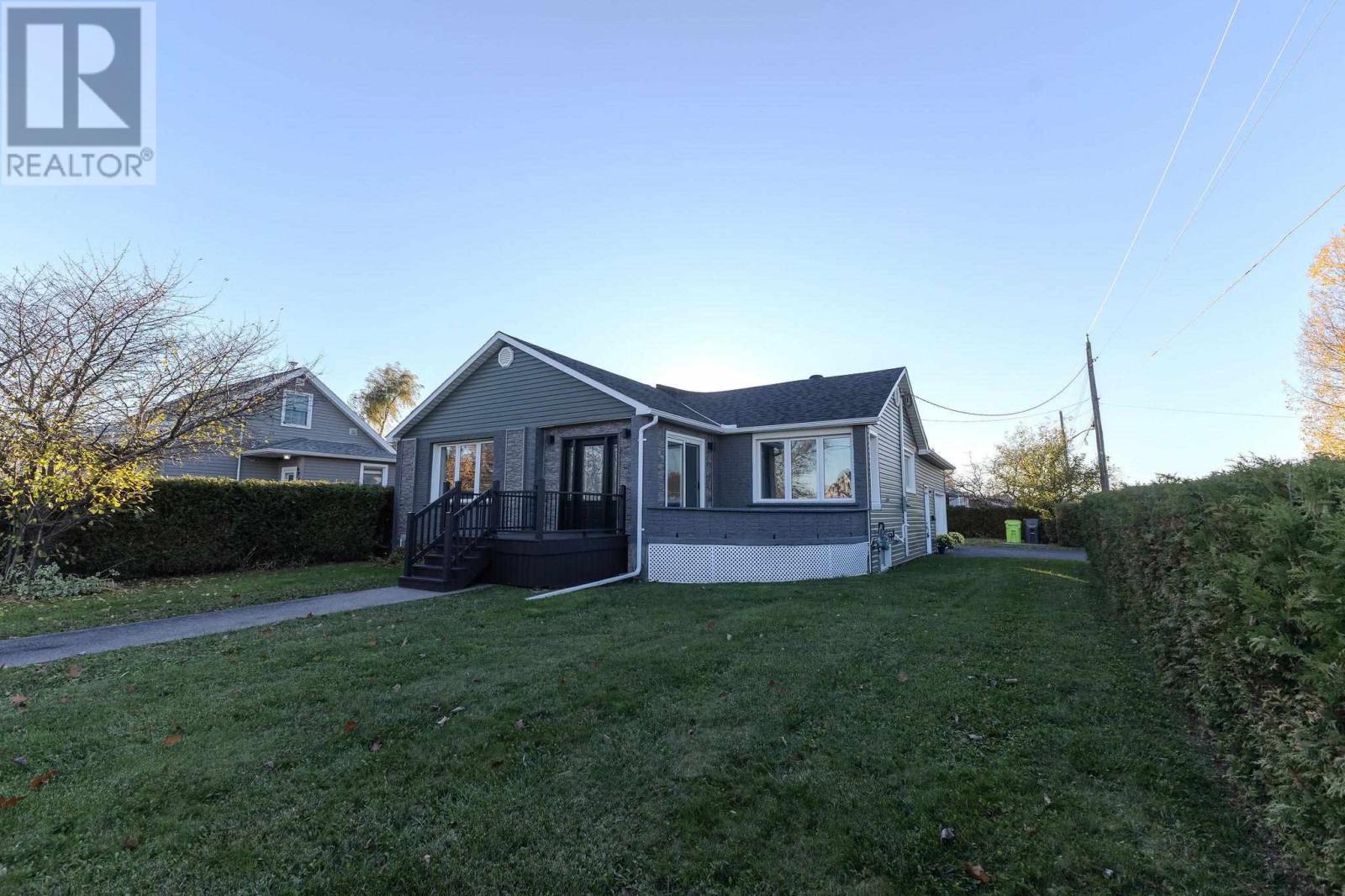 695 Korah Rd, Sault Ste. Marie, Ontario  P6A 5W6 - Photo 3 - SM260749