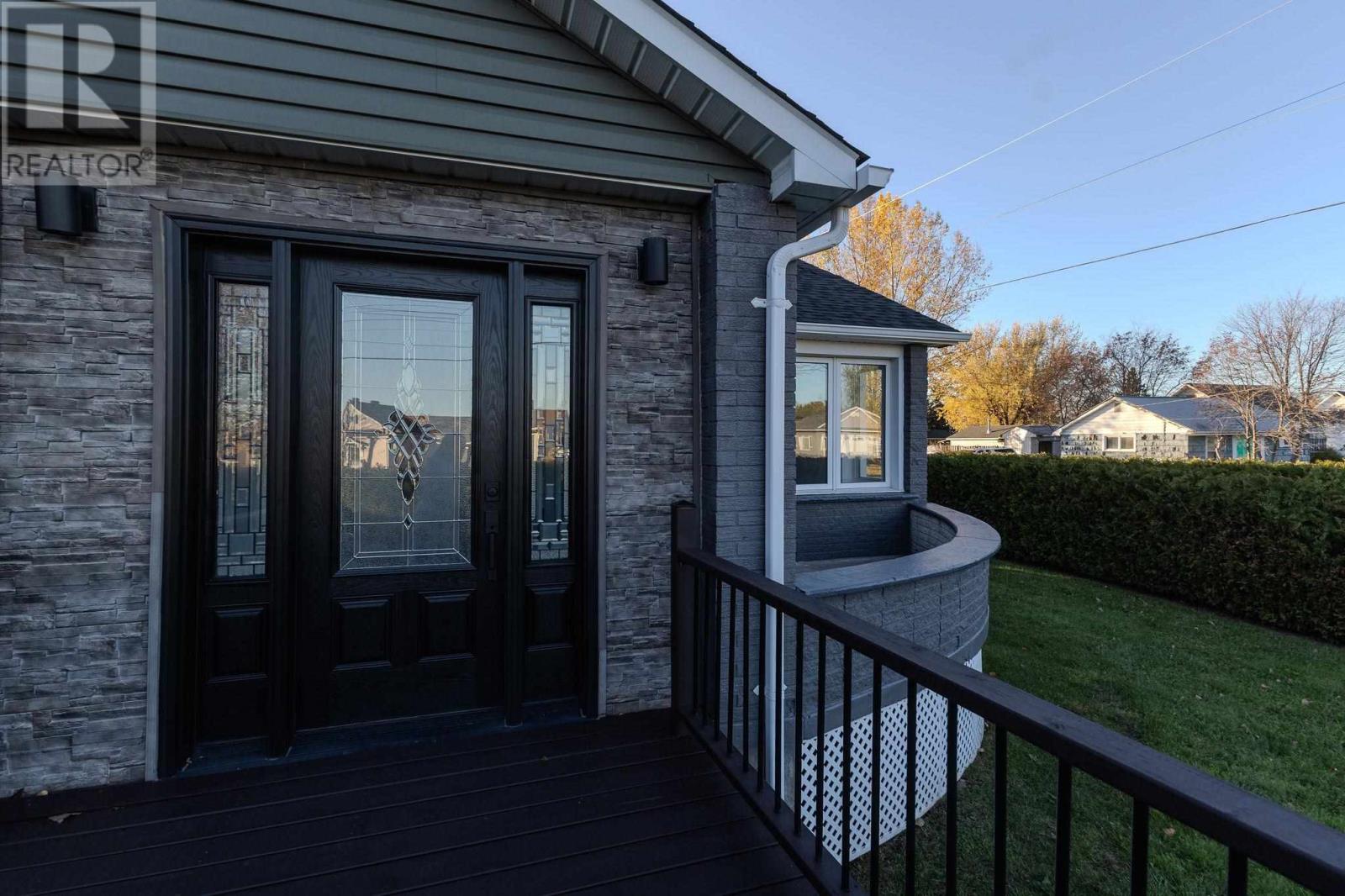 695 Korah Rd, Sault Ste. Marie, Ontario  P6A 5W6 - Photo 5 - SM260749