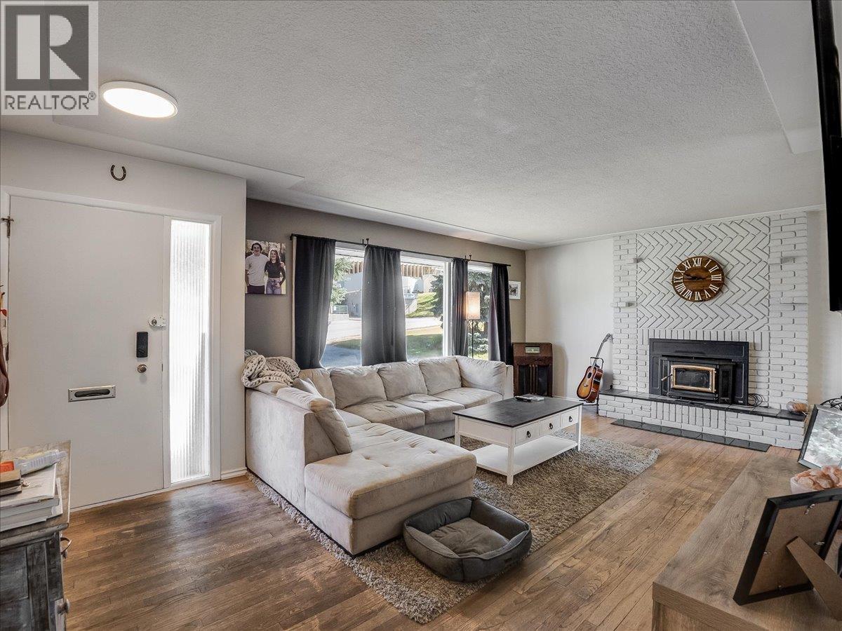 814 10th Street, Castlegar, British Columbia  V1N 2H8 - Photo 16 - 10384869