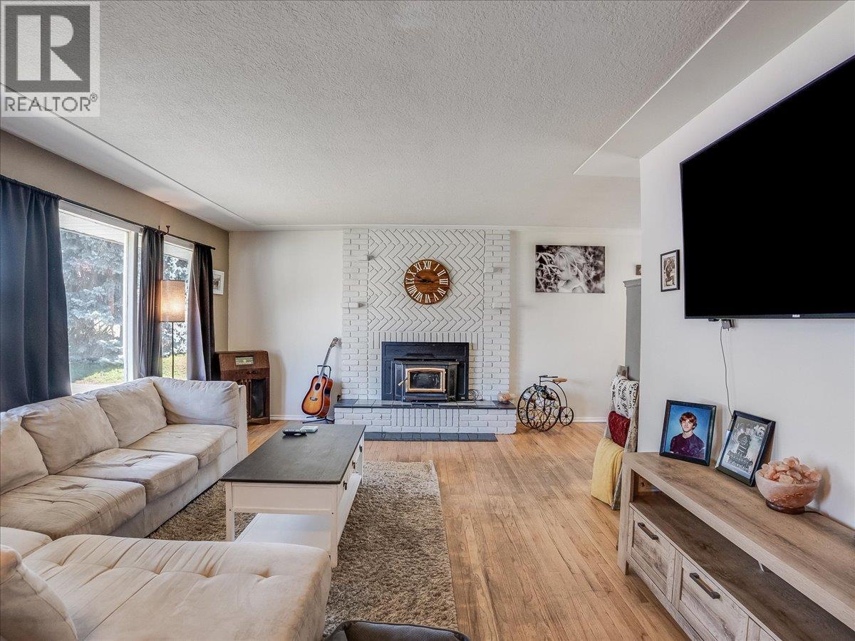 814 10th Street, Castlegar, British Columbia  V1N 2H8 - Photo 17 - 10384869