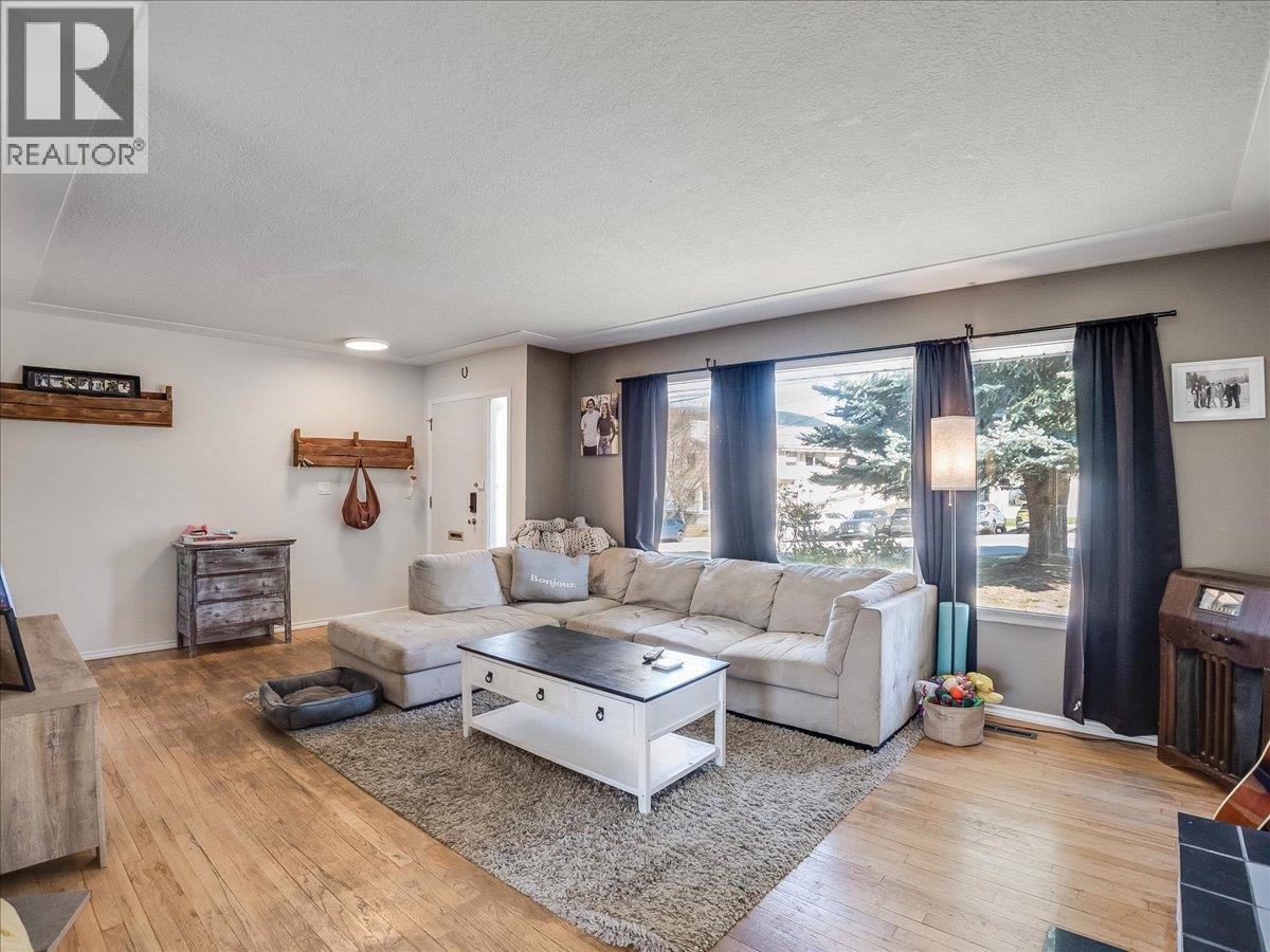 814 10th Street, Castlegar, British Columbia  V1N 2H8 - Photo 19 - 10384869