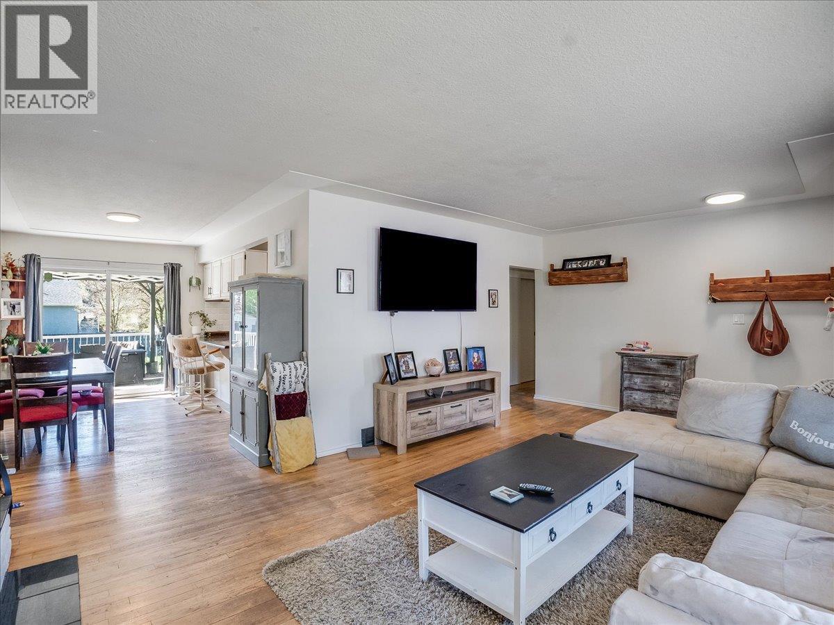 814 10th Street, Castlegar, British Columbia  V1N 2H8 - Photo 20 - 10384869