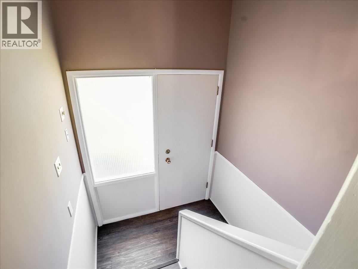 814 10th Street, Castlegar, British Columbia  V1N 2H8 - Photo 26 - 10384869