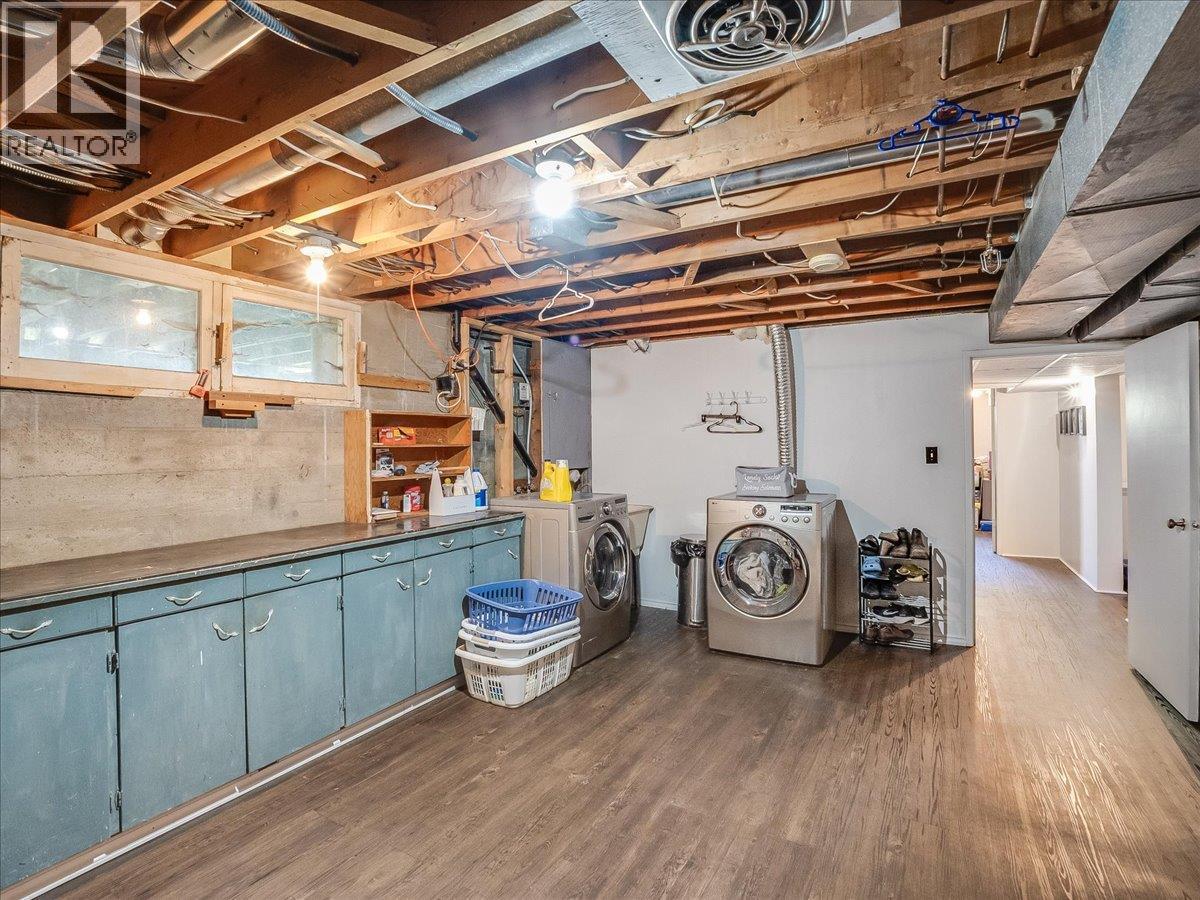 814 10th Street, Castlegar, British Columbia  V1N 2H8 - Photo 31 - 10384869