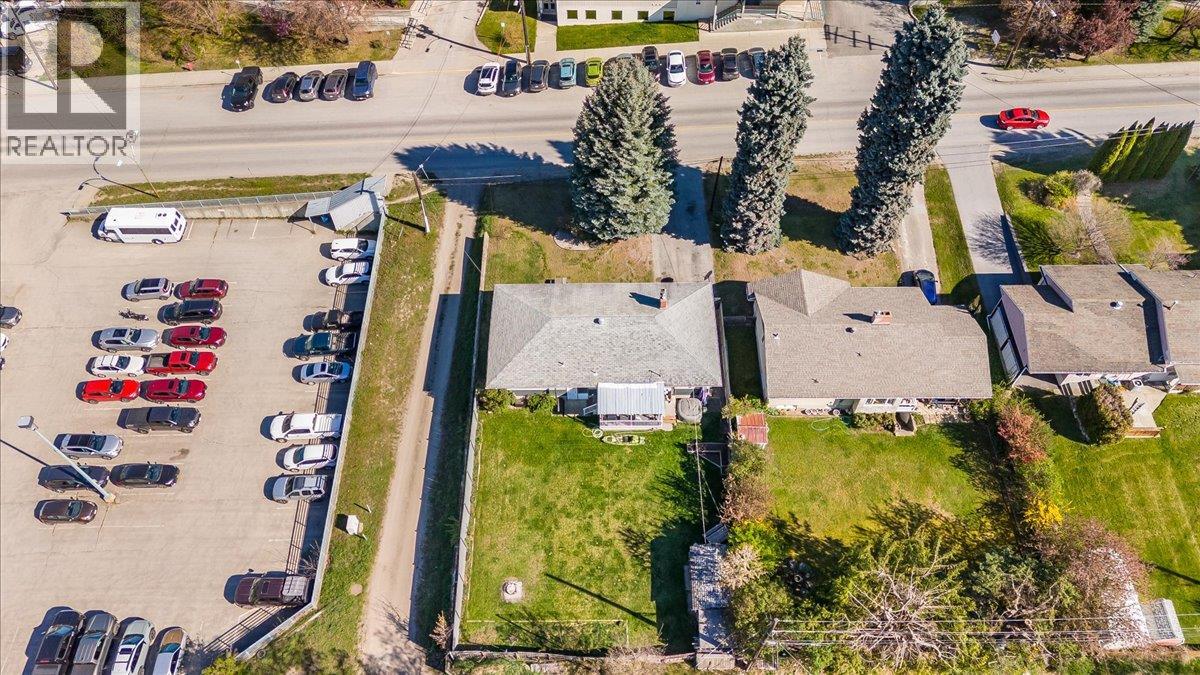 814 10th Street, Castlegar, British Columbia  V1N 2H8 - Photo 38 - 10384869
