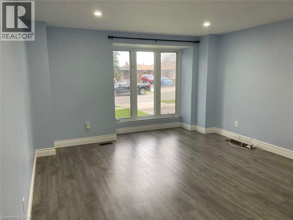 390 East 23rd Street, Hamilton, Ontario  L8V 2X6 - Photo 3 - 40824519