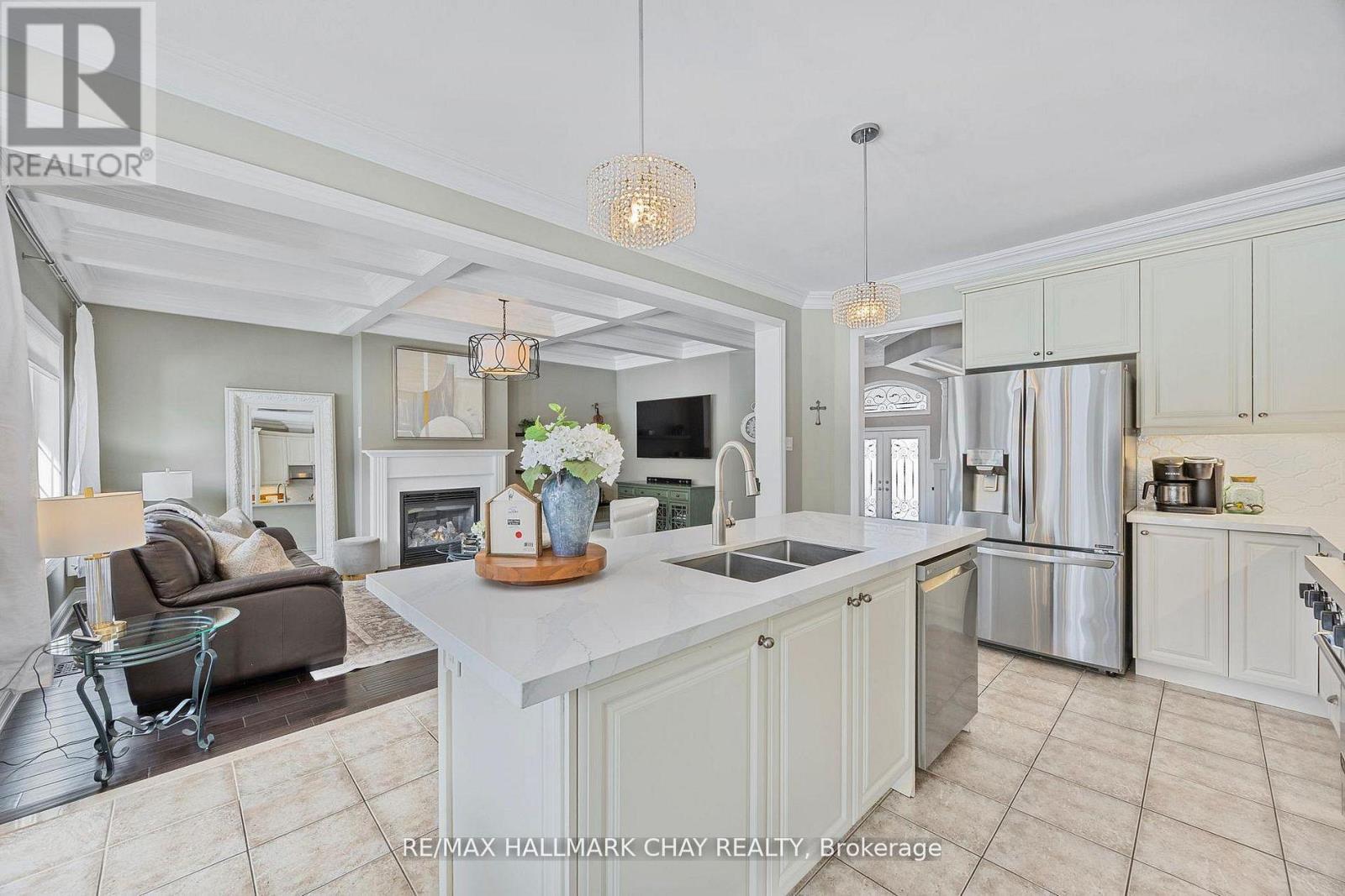 16 Basswood Drive, Wasaga Beach, Ontario  L9Z 0A9 - Photo 9 - S13048172