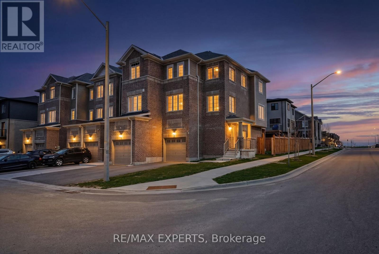 2 PUMPKIN CORNER CRESCENT, Barrie, Ontario