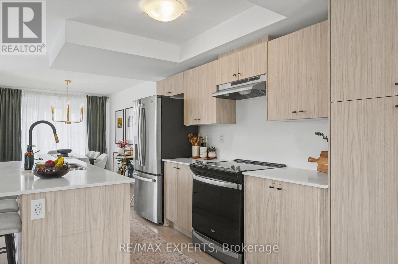 2 Pumpkin Corner Crescent, Barrie, Ontario  L9J 0T6 - Photo 10 - S13048270