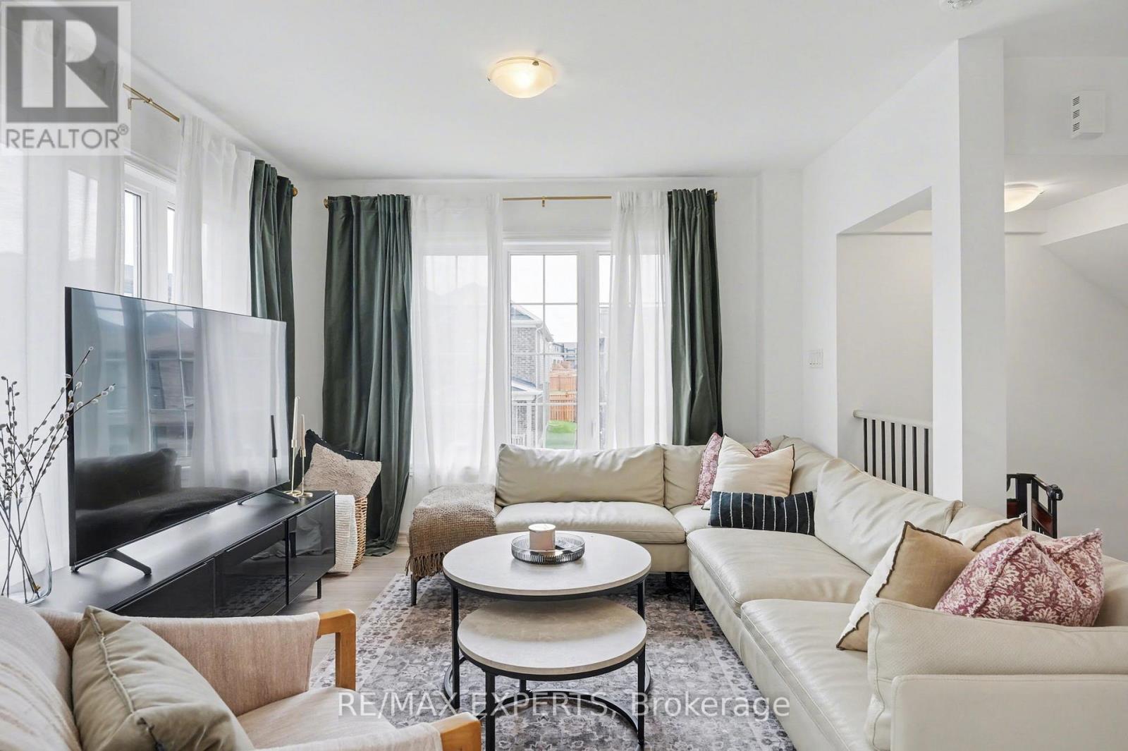 2 Pumpkin Corner Crescent, Barrie, Ontario  L9J 0T6 - Photo 11 - S13048270