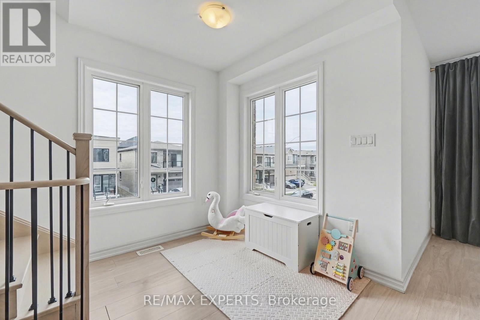 2 Pumpkin Corner Crescent, Barrie, Ontario  L9J 0T6 - Photo 14 - S13048270