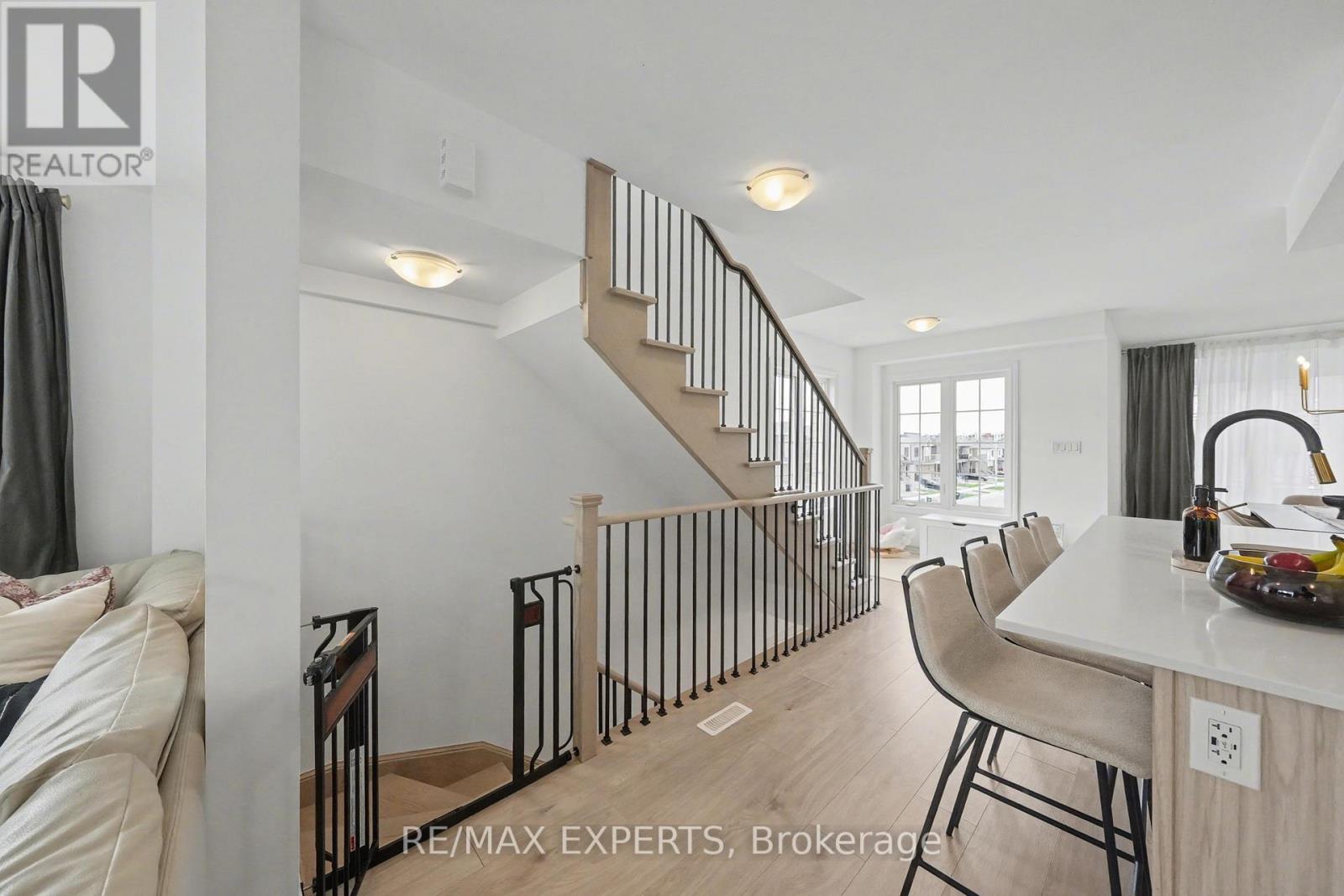 2 Pumpkin Corner Crescent, Barrie, Ontario  L9J 0T6 - Photo 15 - S13048270