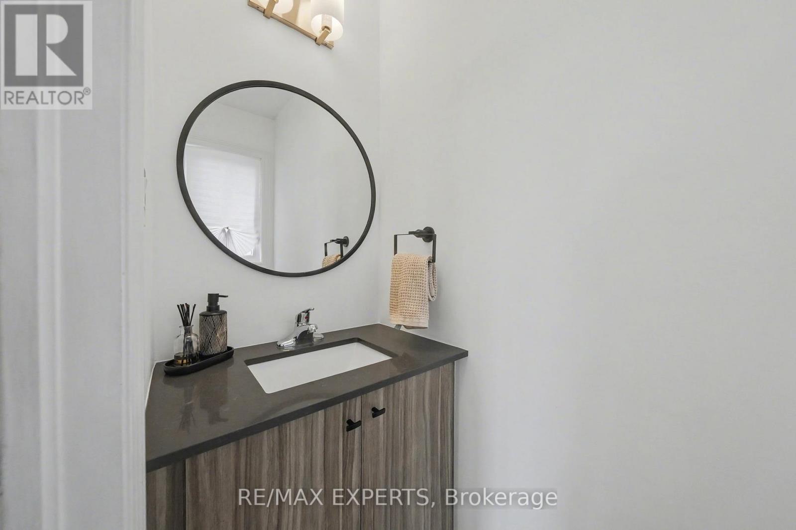 2 Pumpkin Corner Crescent, Barrie, Ontario  L9J 0T6 - Photo 16 - S13048270