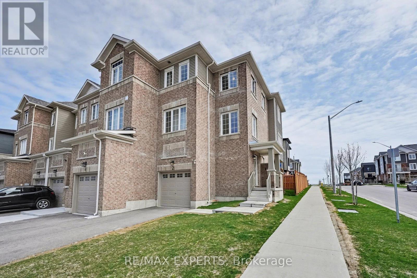 2 Pumpkin Corner Crescent, Barrie, Ontario  L9J 0T6 - Photo 2 - S13048270