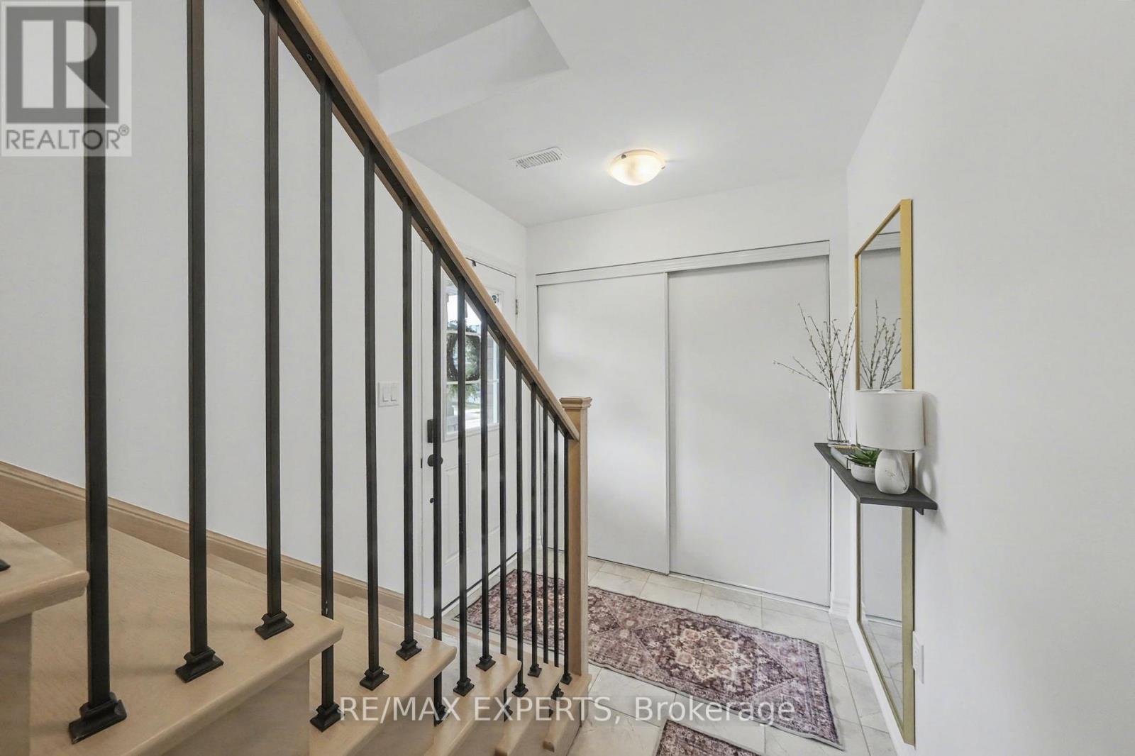 2 Pumpkin Corner Crescent, Barrie, Ontario  L9J 0T6 - Photo 3 - S13048270