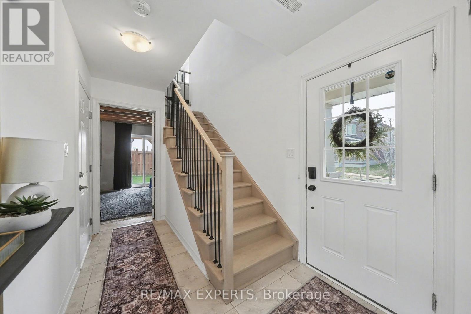 2 Pumpkin Corner Crescent, Barrie, Ontario  L9J 0T6 - Photo 4 - S13048270