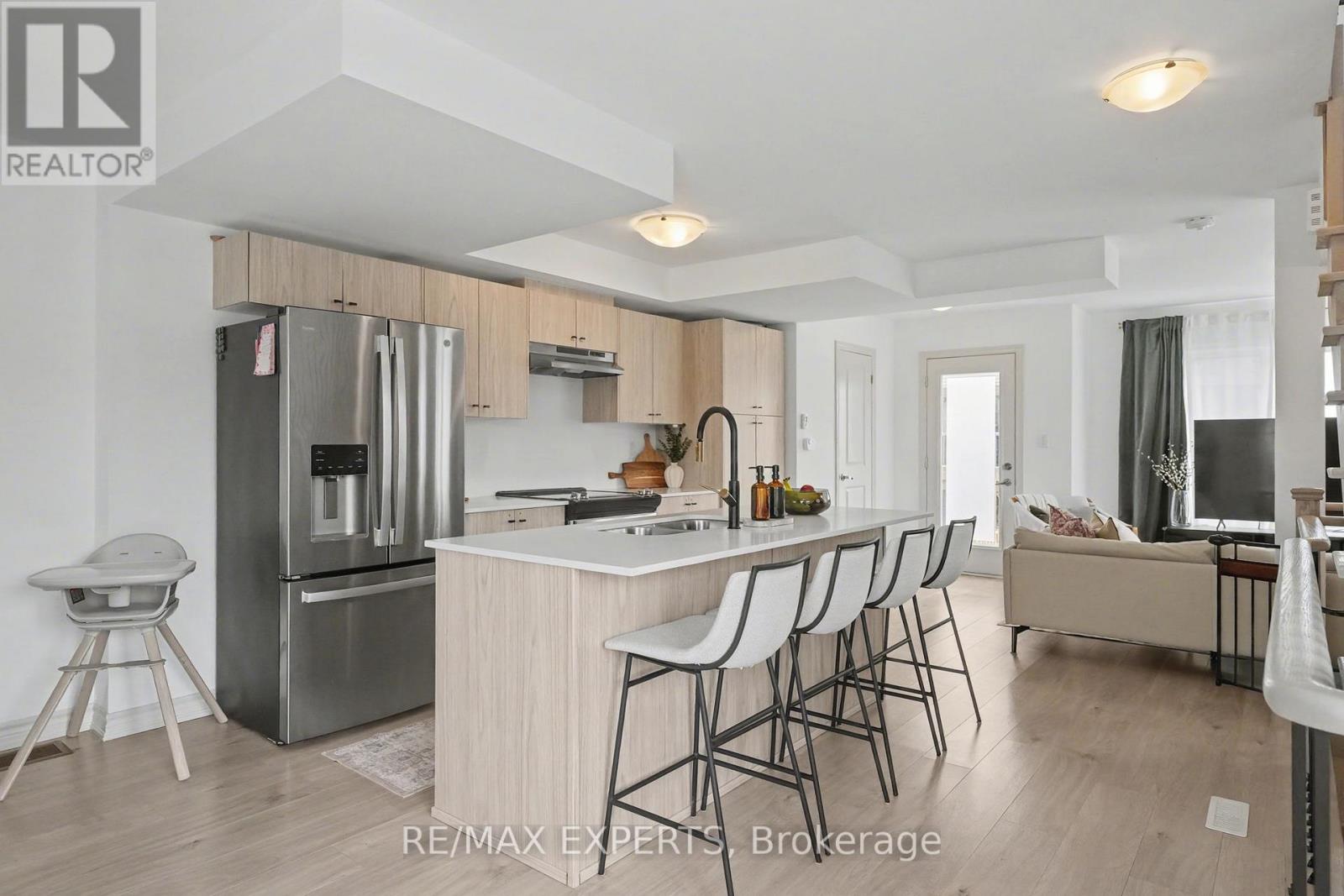 2 Pumpkin Corner Crescent, Barrie, Ontario  L9J 0T6 - Photo 6 - S13048270