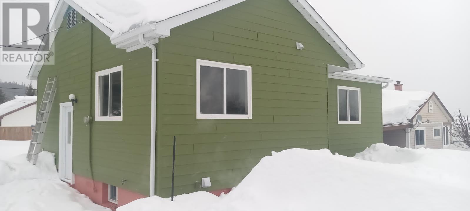 5 Falcon DR, Manitouwadge, Ontario