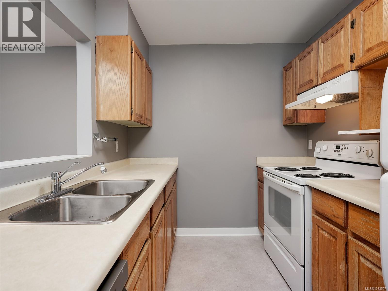 4 9923 Seventh St, Sidney, British Columbia  V8L 2V8 - Photo 4 - 1033557