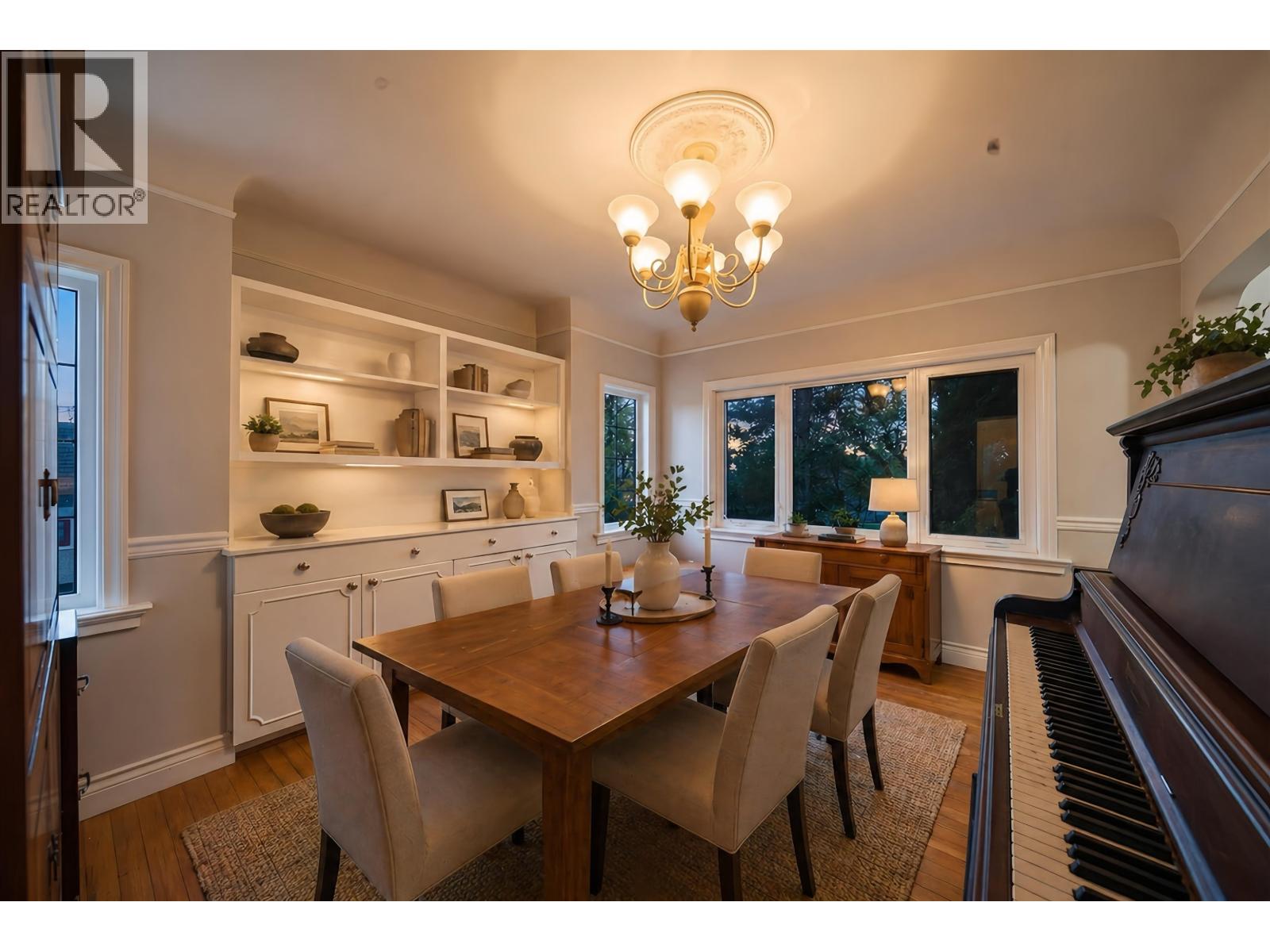 107 Seventh Avenue, New Westminster, British Columbia  V3L 1W2 - Photo 2 - R3115931