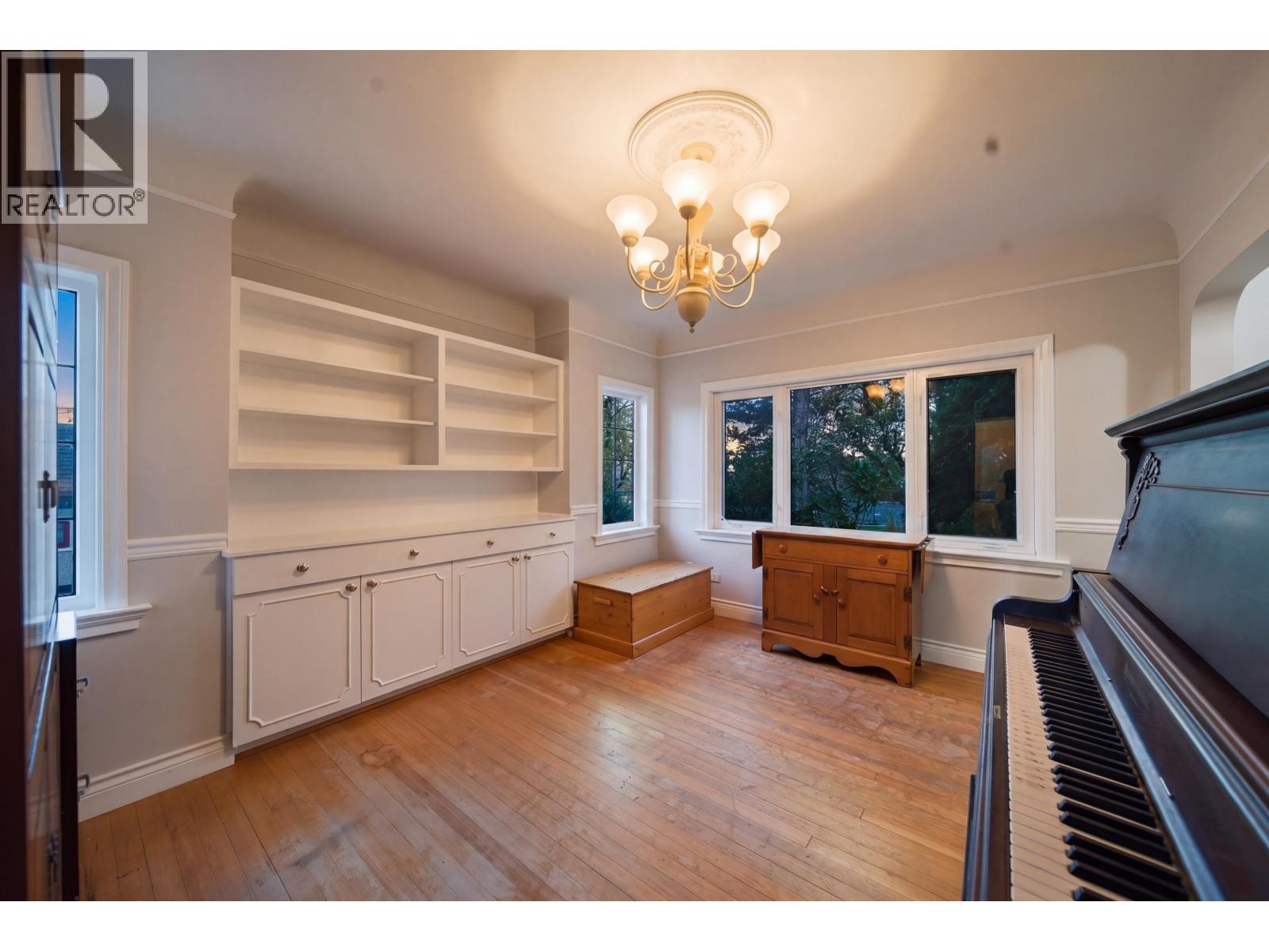 107 Seventh Avenue, New Westminster, British Columbia  V3L 1W2 - Photo 5 - R3115931