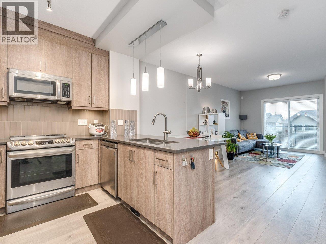 107 3525 Chandler Street, Coquitlam, British Columbia  V3E 0L9 - Photo 2 - R3114546