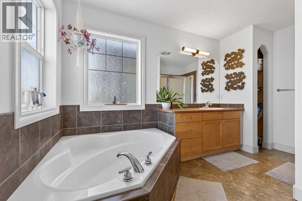 190 Sagewood Drive SW, Airdrie, Alberta  T4B 3B3 - Photo 22 - A2304053