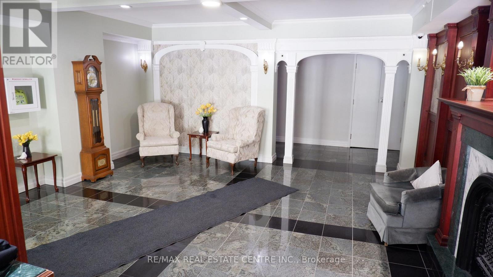 105 - 24 Chapel Street, Halton Hills, Ontario  L7G 6A7 - Photo 2 - W13048198