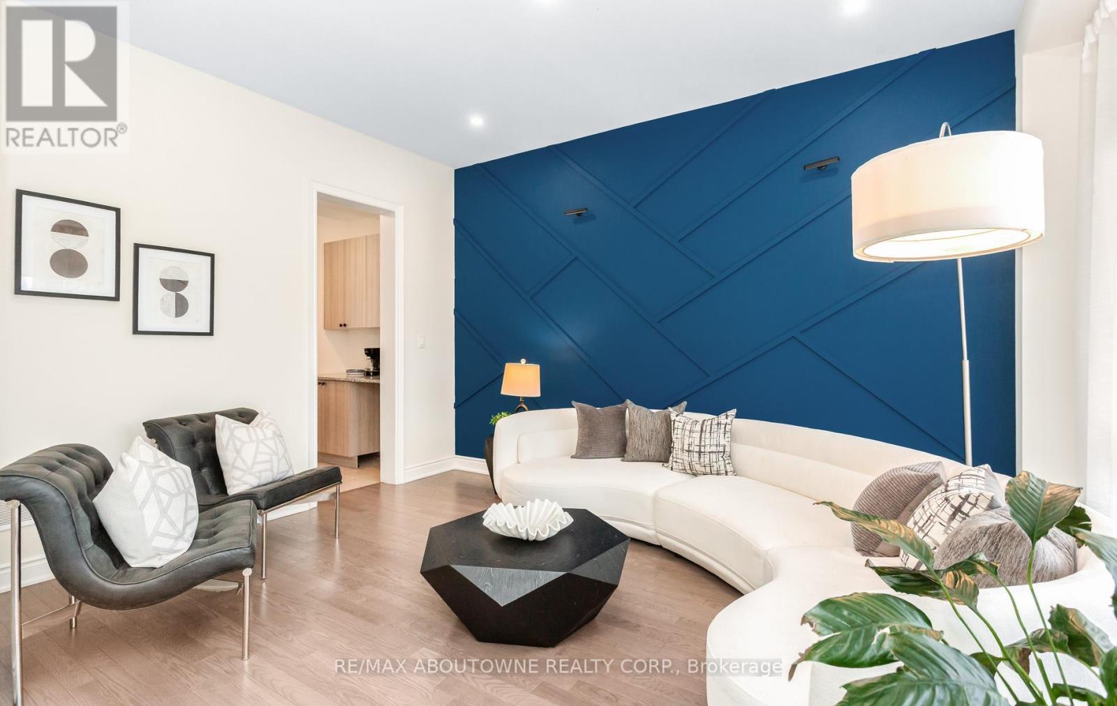 3294 Millicent Avenue, Oakville, Ontario  L6M 4P5 - Photo 4 - W13048242