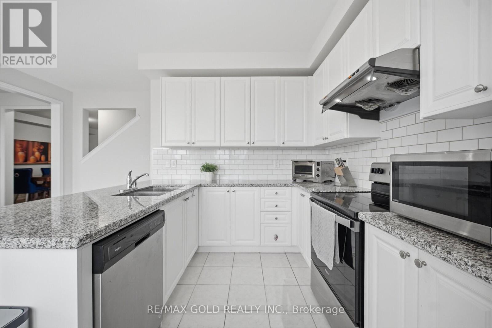 26 Geranium Crescent, Brampton, Ontario  L6Y 1N8 - Photo 8 - W13048286