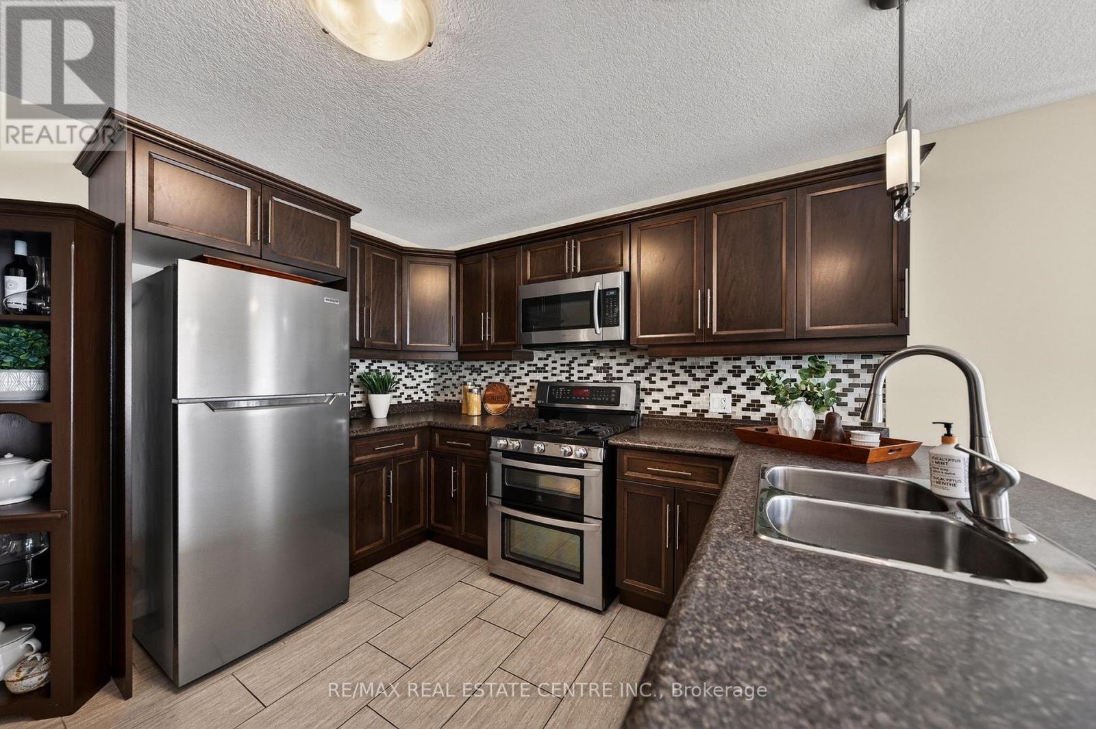 692 Halifax Road, Woodstock (Woodstock - North), Ontario  N4T 0G1 - Photo 12 - X13048196