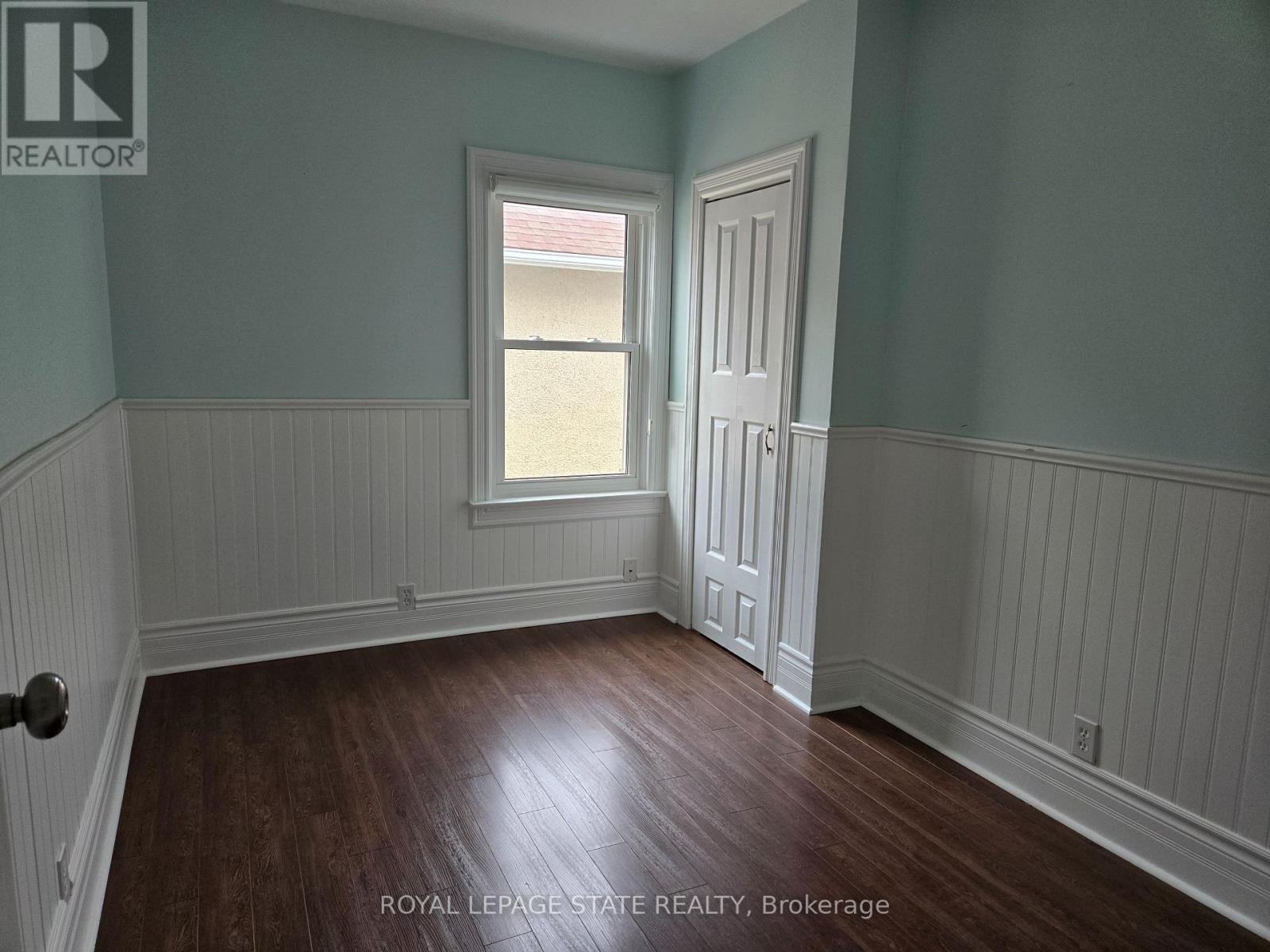 4 Haig Street, St. Catharines, Ontario  L2R 6K5 - Photo 10 - X13048222