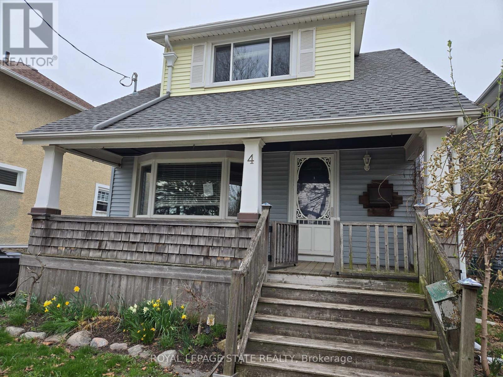 4 Haig Street, St. Catharines, Ontario  L2R 6K5 - Photo 2 - X13048222