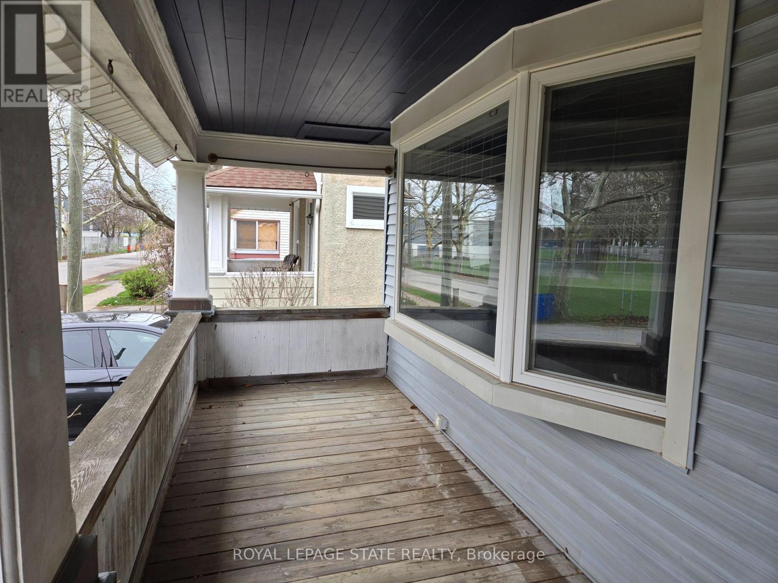 4 Haig Street, St. Catharines, Ontario  L2R 6K5 - Photo 3 - X13048222