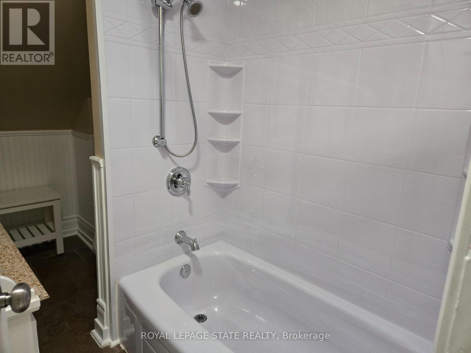 4 Haig Street, St. Catharines, Ontario  L2R 6K5 - Photo 7 - X13048222