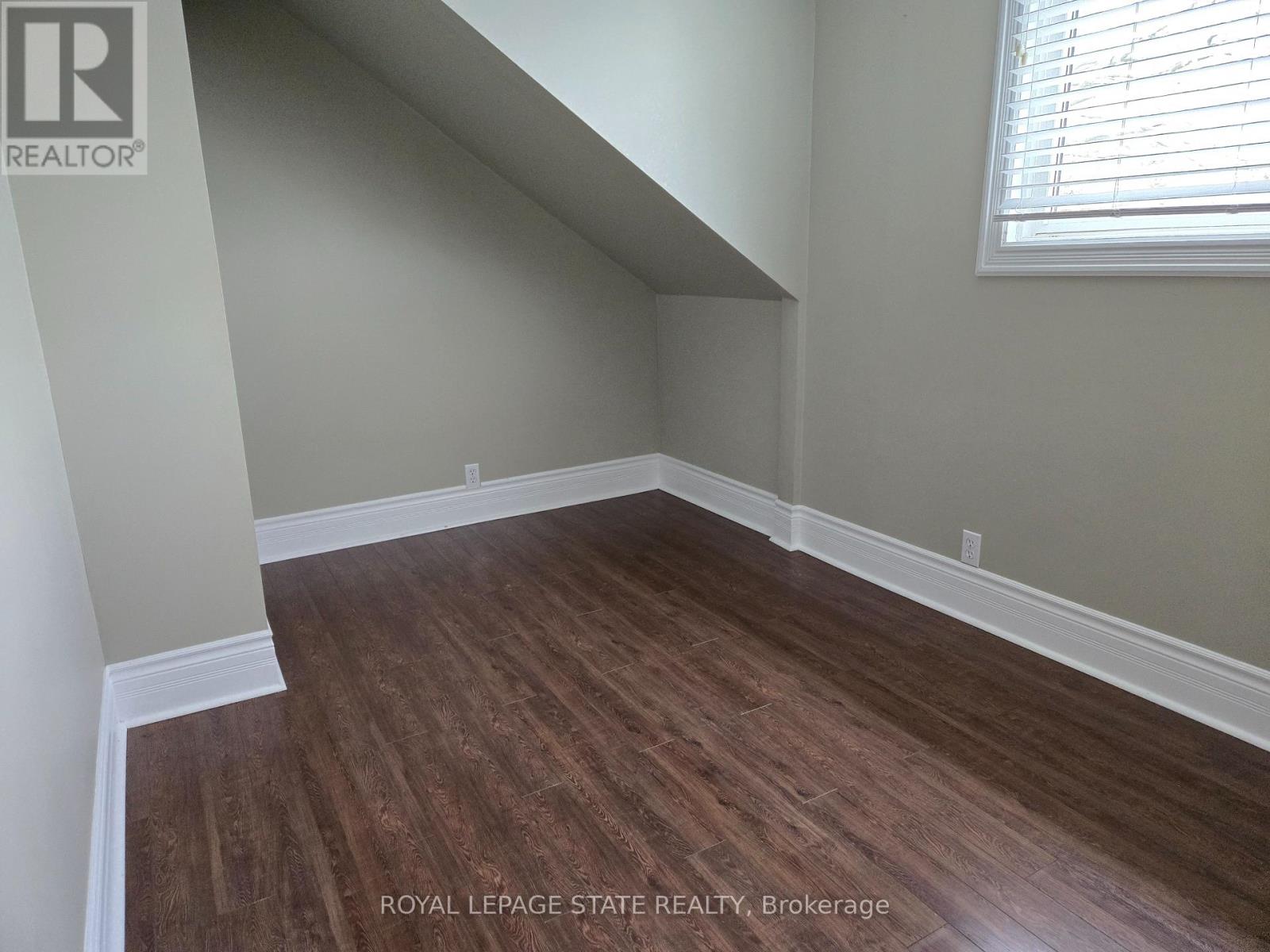 4 Haig Street, St. Catharines, Ontario  L2R 6K5 - Photo 9 - X13048222