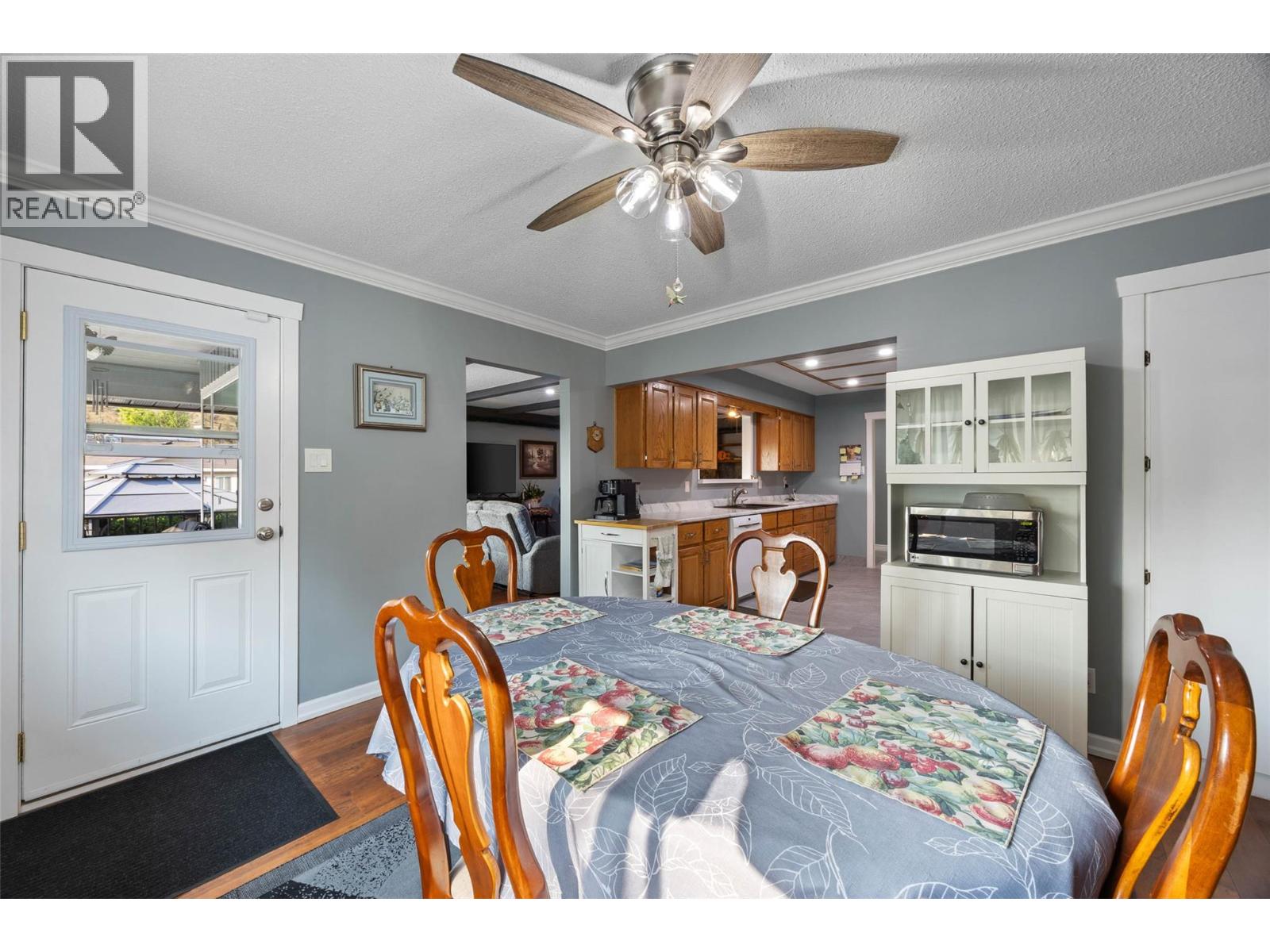 2402 Parkview Drive, Kamloops, British Columbia  V2B 7J1 - Photo 13 - 10384956