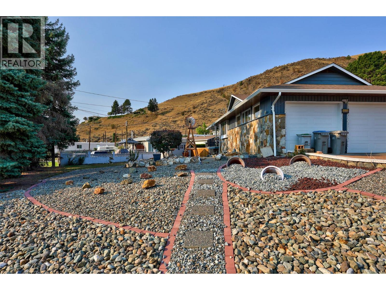 2402 Parkview Drive, Kamloops, British Columbia  V2B 7J1 - Photo 2 - 10384956