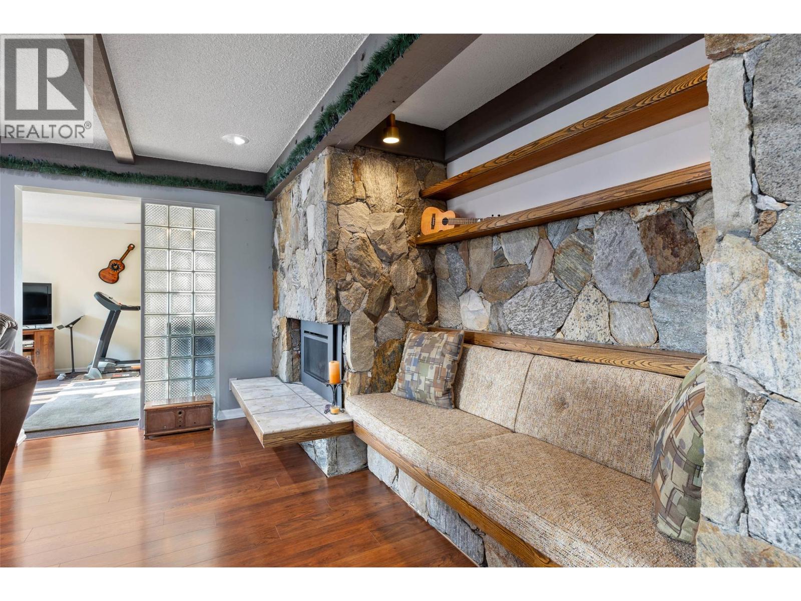 2402 Parkview Drive, Kamloops, British Columbia  V2B 7J1 - Photo 6 - 10384956