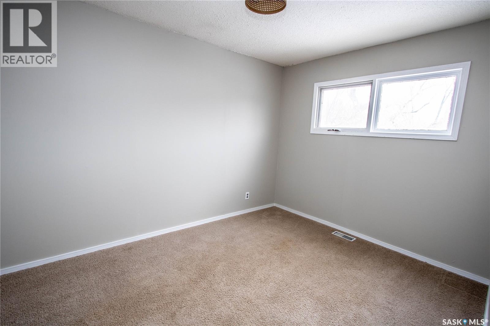 344 Angus Street, Regina, Saskatchewan  S4R 3K6 - Photo 8 - SK034022