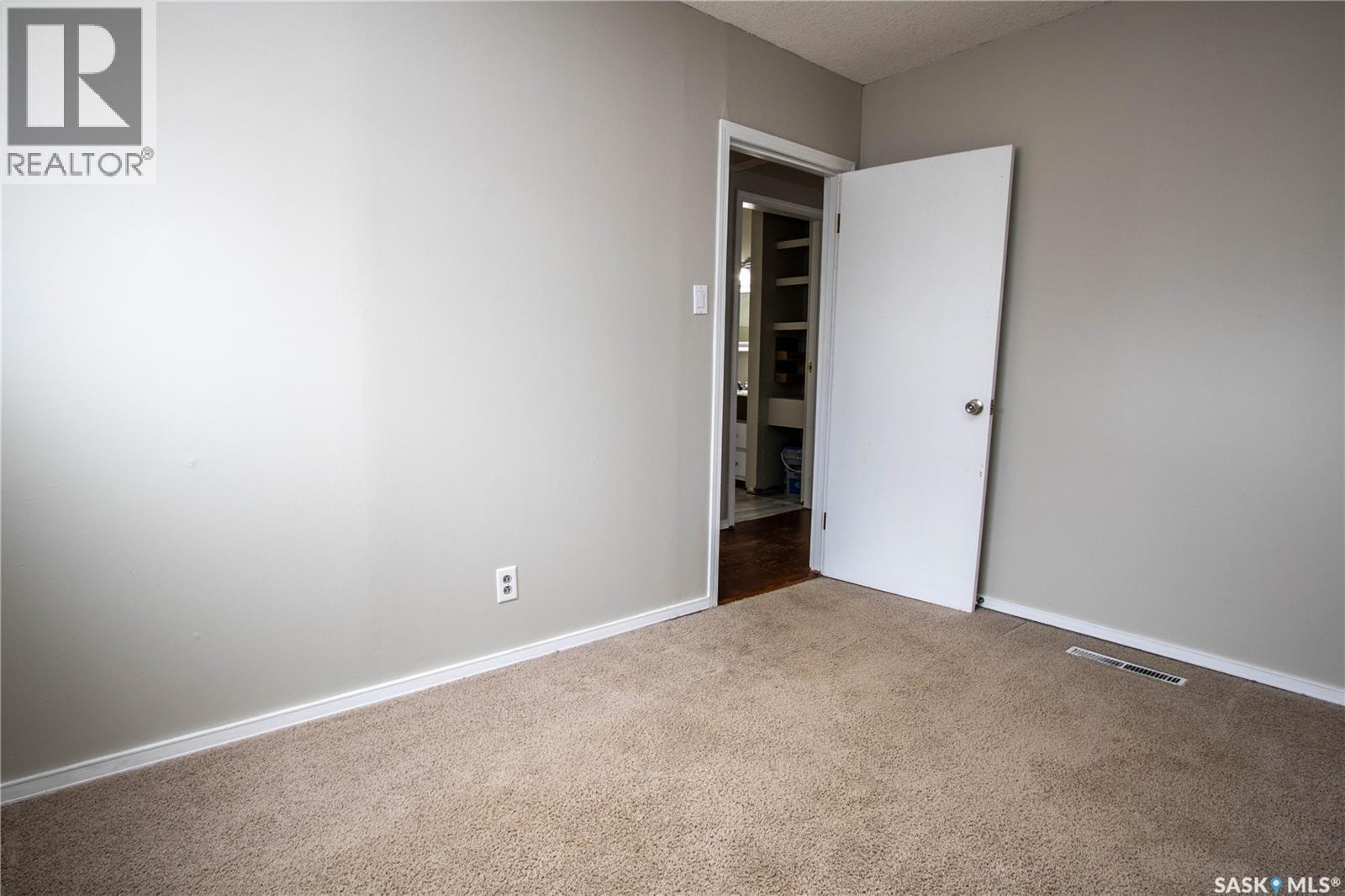 344 Angus Street, Regina, Saskatchewan  S4R 3K6 - Photo 9 - SK034022