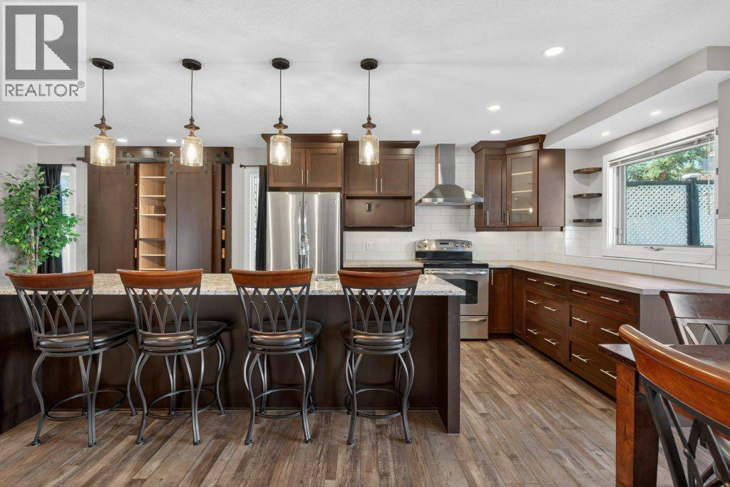 29 Shannon Manor Sw, Calgary, Alberta  T2Y 2Y5 - Photo 3 - A2303275