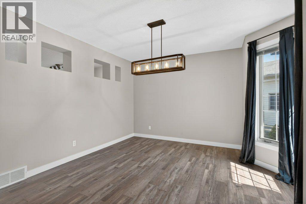 29 Shannon Manor Sw, Calgary, Alberta  T2Y 2Y5 - Photo 10 - A2303275