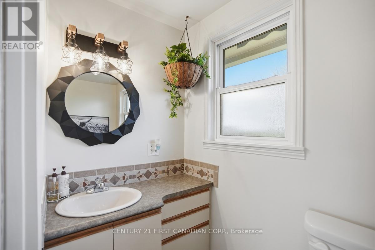 3159 Nauvoo Road, Brooke-Alvinston, Ontario  N0N 1A0 - Photo 18 - X13048426