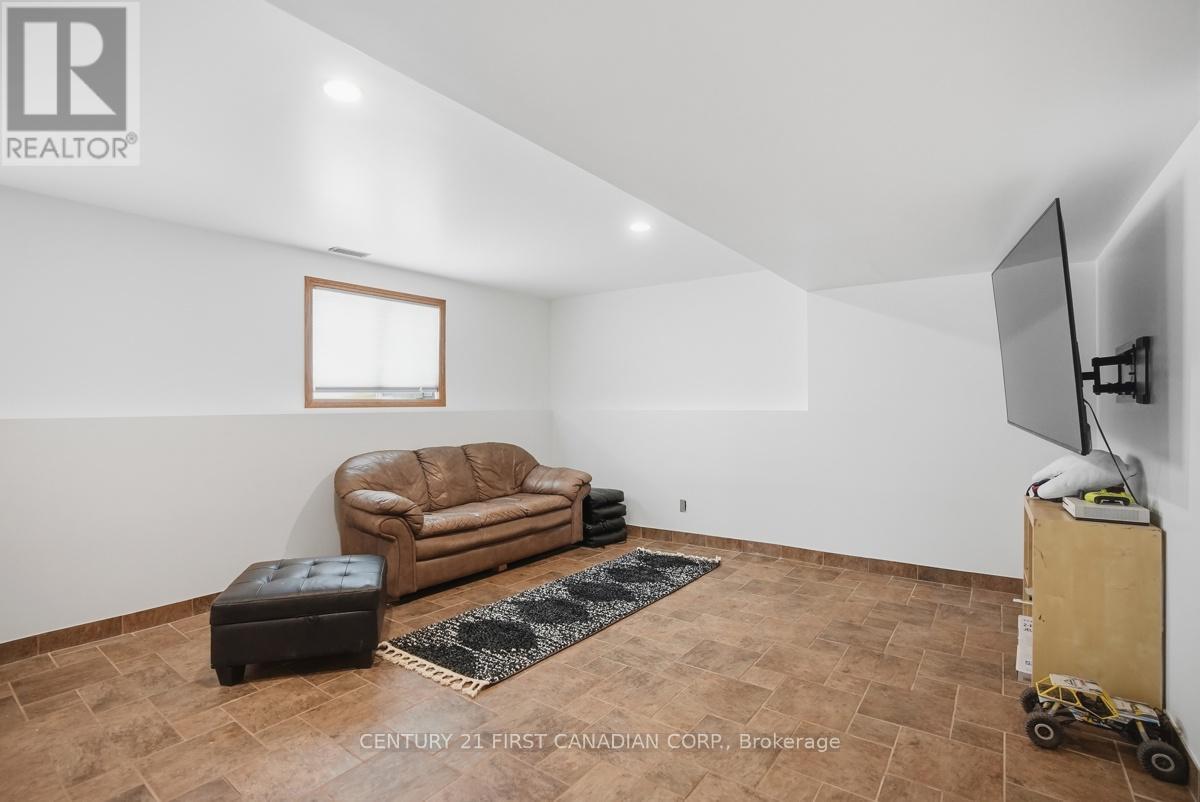 3159 Nauvoo Road, Brooke-Alvinston, Ontario  N0N 1A0 - Photo 30 - X13048426